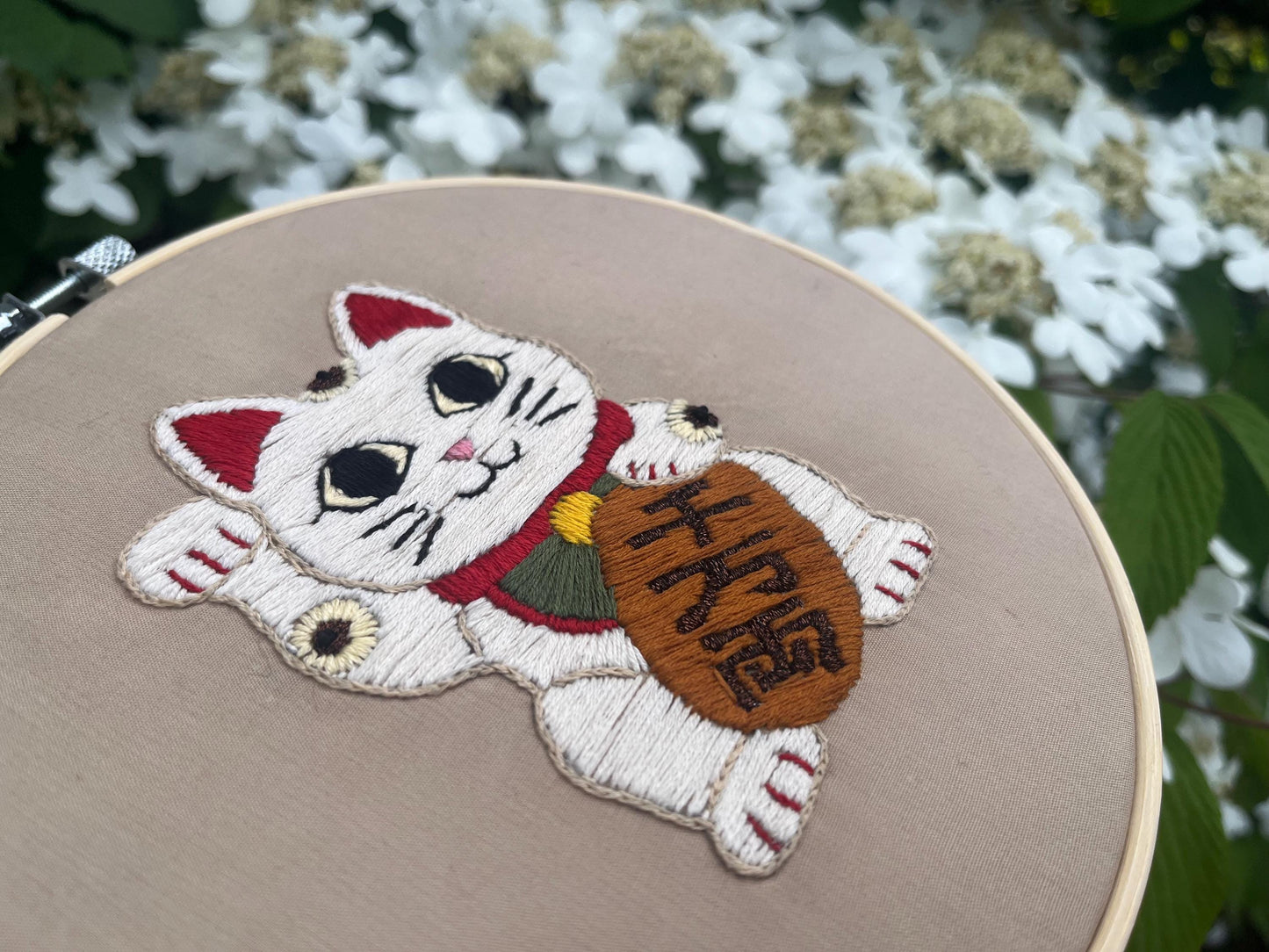 lucky maneki-neko cat | digital embroidery pattern