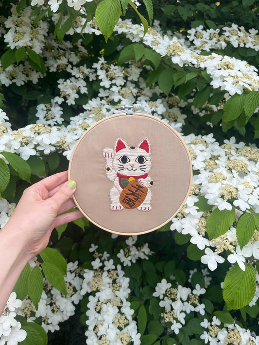lucky maneki-neko cat | digital embroidery pattern