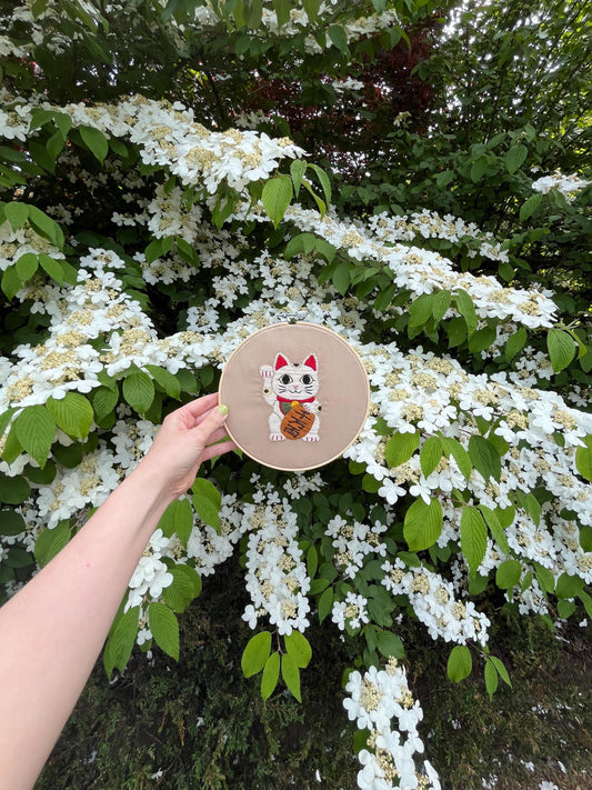 lucky maneki-neko cat | digital embroidery pattern